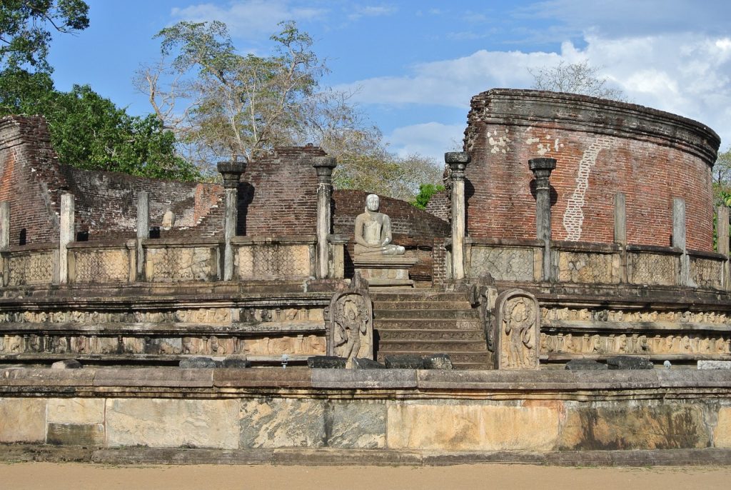 ruina posągu Buddy Sri Lanka